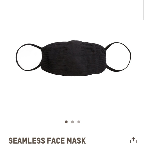SKIMS seamless face mask color onyx (black) - Picture 2 of 6